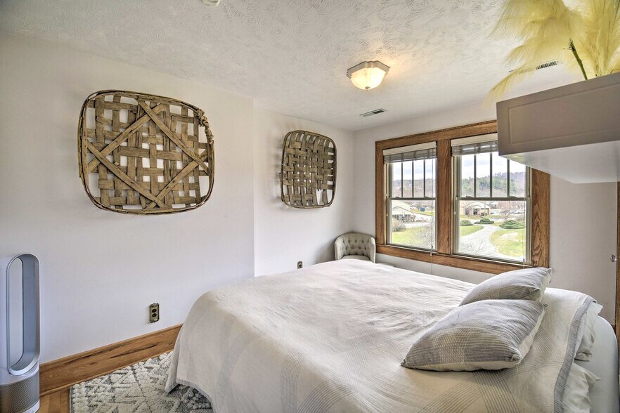 More Photos Of 132 Christiansburg Pike NE, Floyd Flex For Sale