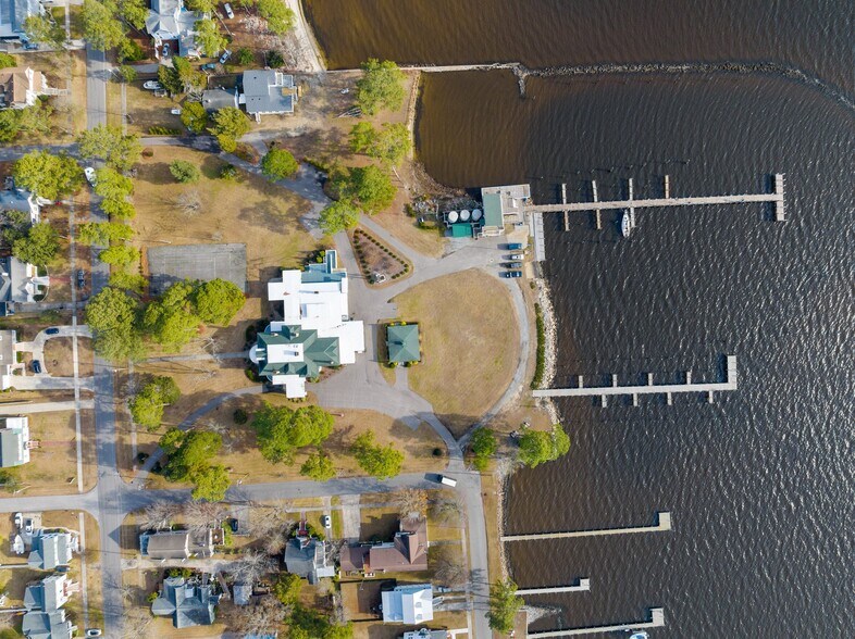 More Photos Of 738 E Main St, Belhaven Hotel For Sale