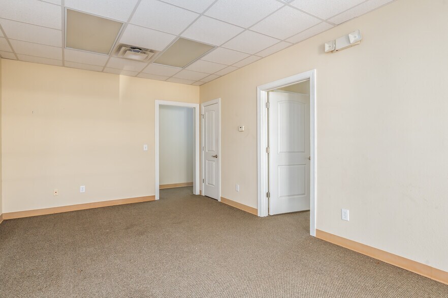 More Photos Of 480 N Dean Rd, Auburn Light Distribution For Lease