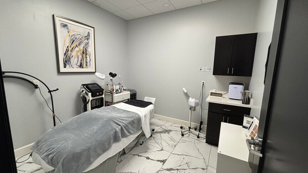 More Photos Of 1915 E Chandler Blvd, Chandler Coworking Space