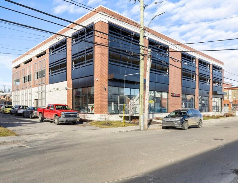 More Photos Of 111 Rue Du Collège, Magog Loft Creative Space For Lease