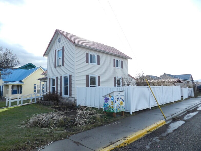 More Photos Of 901 Main St, Salmon Office For Sale