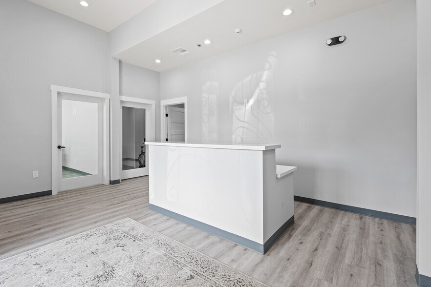 More Photos Of 800 N Plano Rd, Richardson Medical For Lease