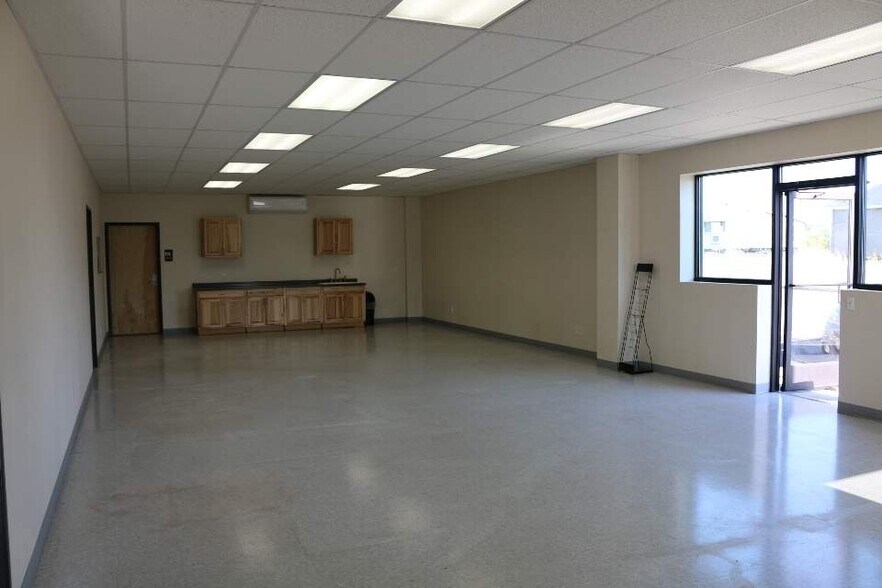 More Photos Of 3543 Steelhead Run Ave, Albany Manufacturing For Lease