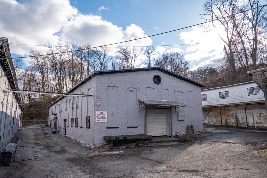 More Photos Of 392 N Montgomery St, Newburgh Manufacturing For Lease