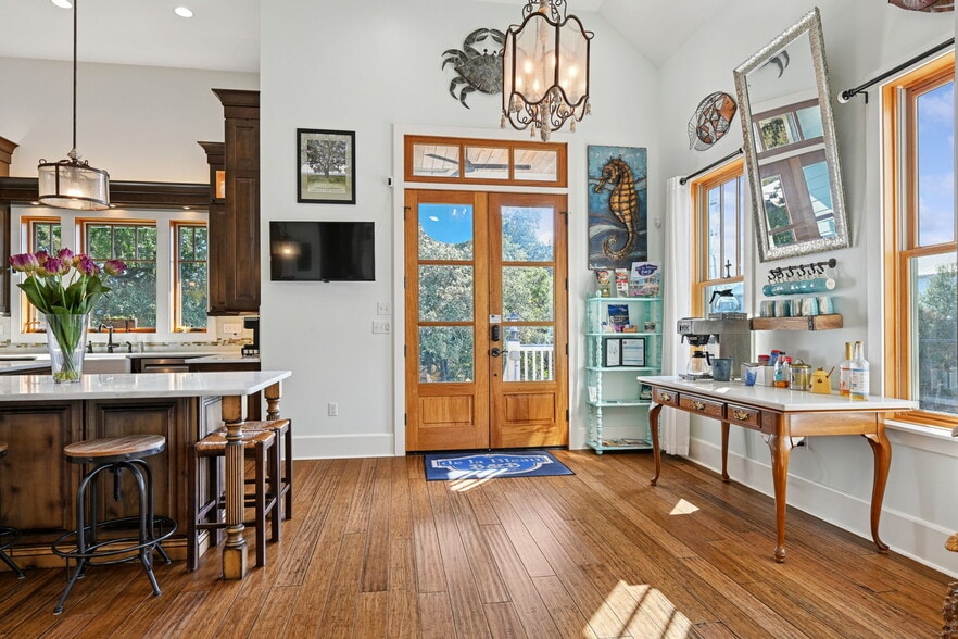 More Photos Of 124 Lafitte St, Mandeville Hospitality For Sale