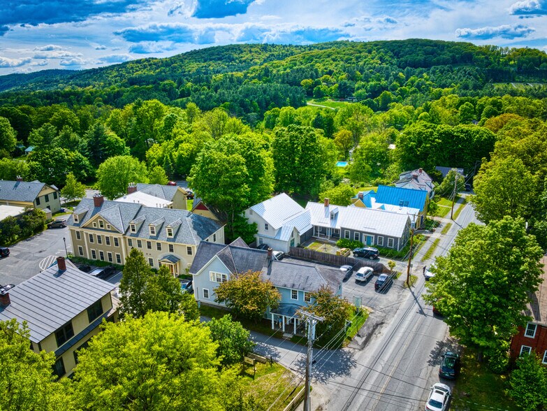 More Photos Of 11 Beaver Meadow Rd, Norwich Office For Sale