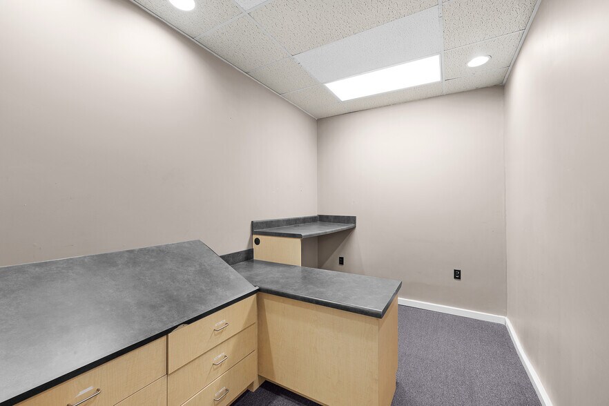 More Photos Of 57 Directors Row, Jackson Office For Sale