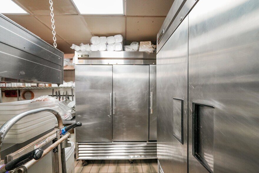 More Photos Of 5772 S Archer Ave, Chicago General Retail For Sale