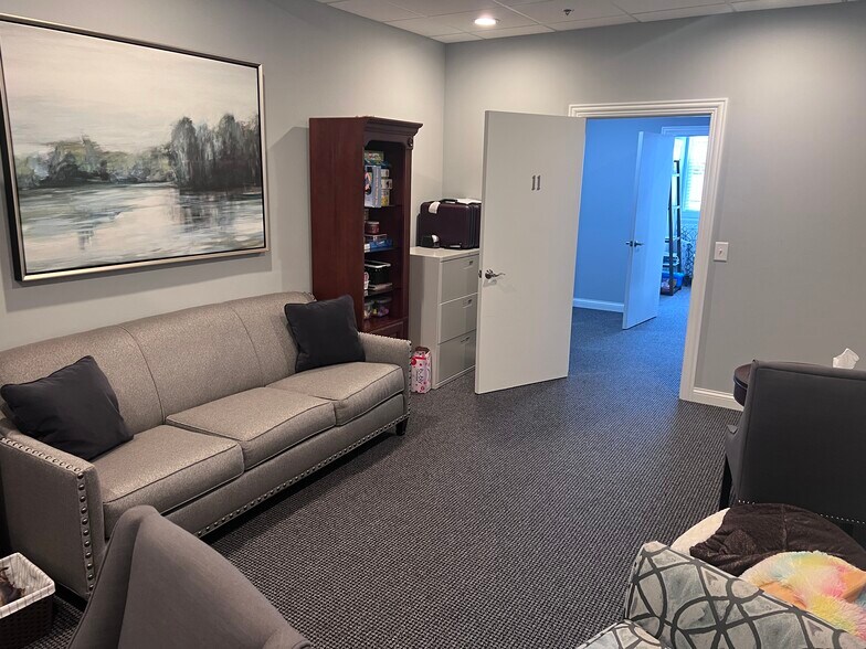 More Photos Of 405 Illinois Ave, St Charles Office For Lease