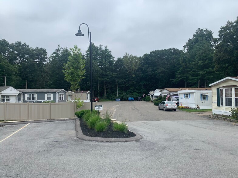 More Photos Of 365 Main St, Sturbridge Storefront For Sale