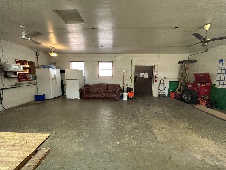 More Photos Of 6703 Massachusetts Ave, New Port Richey Showroom For Sale