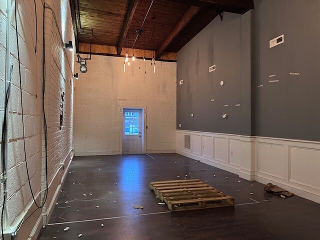 More Photos Of 10-12 Park St, Winchester Flex For Lease