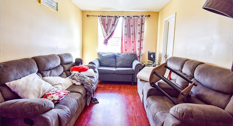 More Photos Of 4945-4947 Marlboro Pike, Capitol Heights Storefront Retail Residential For Sale