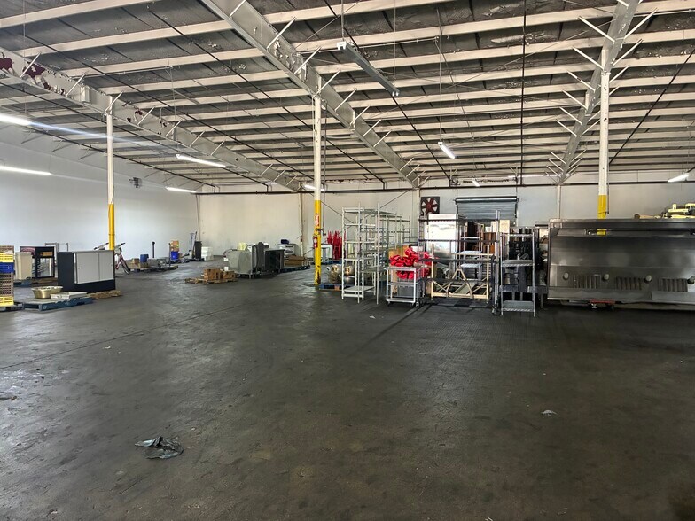 More Photos Of 2100 E Union Bower Rd, Irving Warehouse For Lease