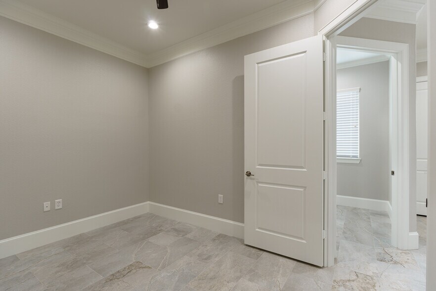 More Photos Of 12414 Spring Cypress Rd, Tomball Medical For Sale