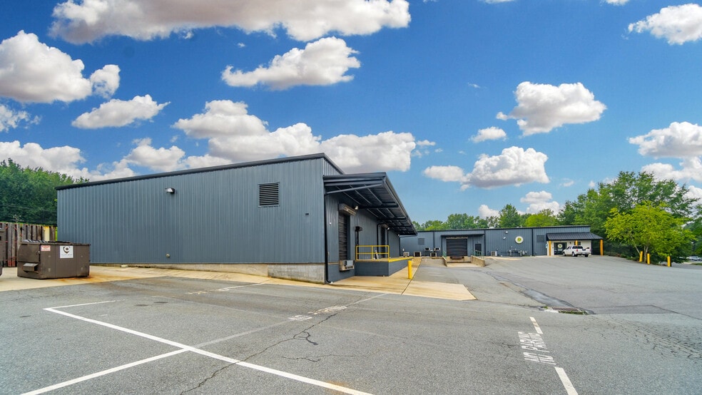 More Photos Of 1907 Gateway Blvd, Charlotte Warehouse For Sale