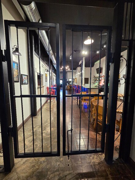 More Photos Of 220 E Commercial St, Springfield Office For Sale