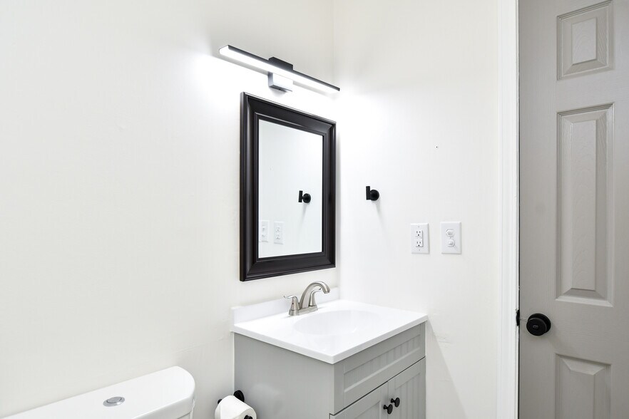 More Photos Of 1114 N Franklin Rd, Greenville Apartments For Sale