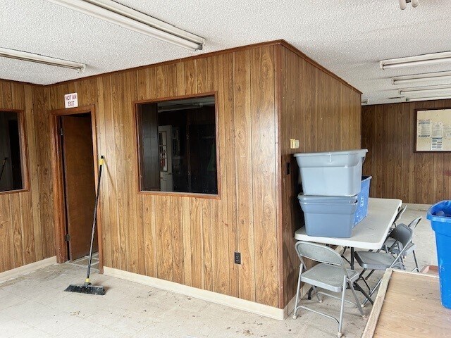 More Photos Of 208 Ricebird Ln, Stuttgart Distribution For Sale