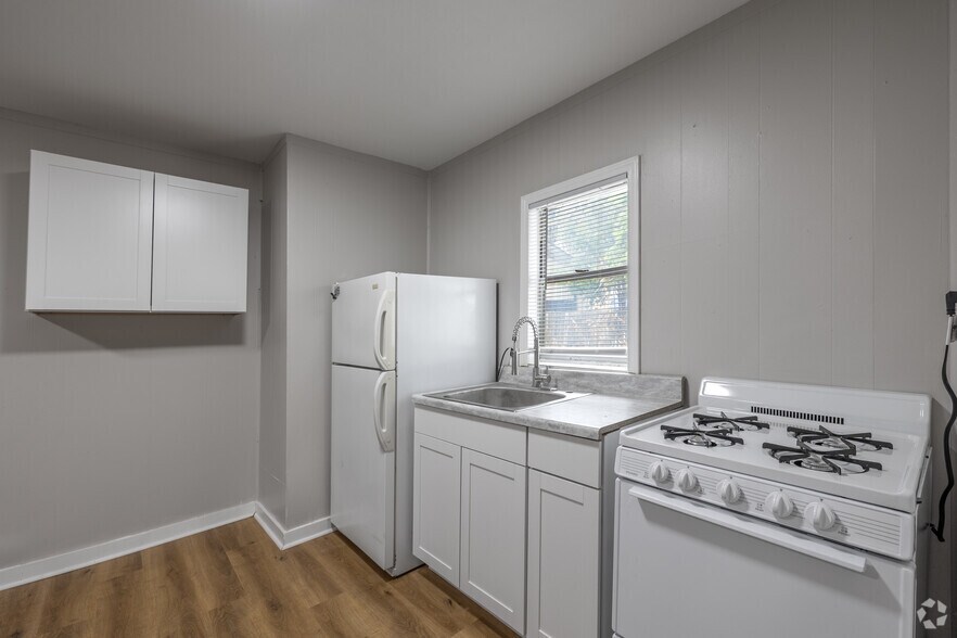 More Photos Of 1605 Water St, Kerrville Apartments For Sale