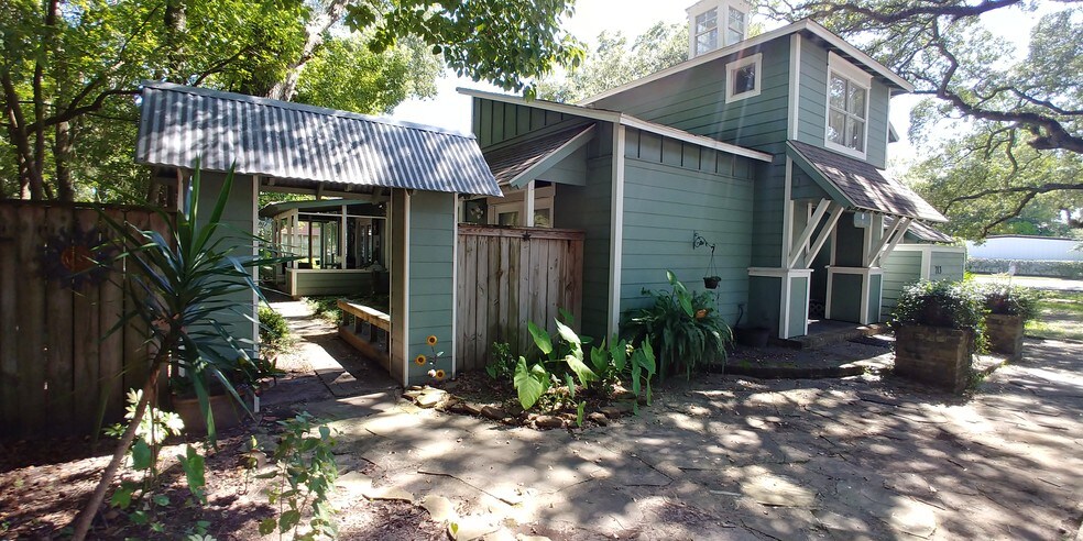 More Photos Of 713 2nd St, League City Office Residential For Lease