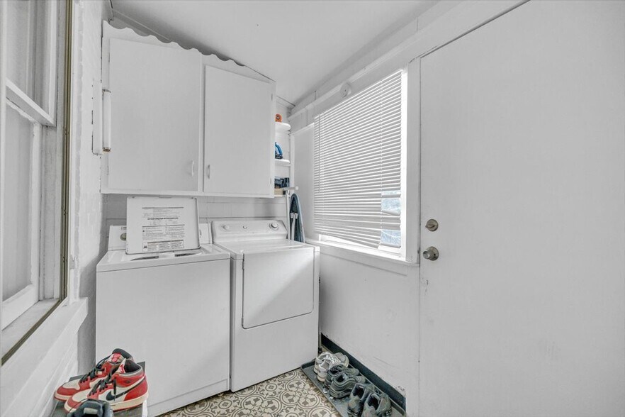 More Photos Of 2312 S 5th St, Allentown Self Storage For Sale