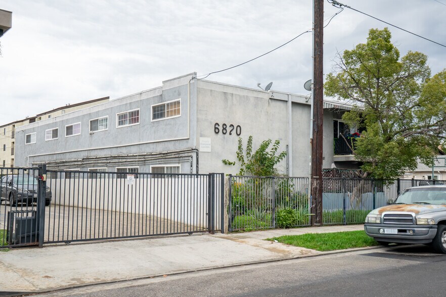 Primary Photo Of 6820 Ben Ave, North Hollywood Apartments For Sale