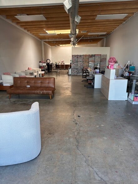 More Photos Of 7224-7228 Melrose Ave, Los Angeles General Retail For Sale