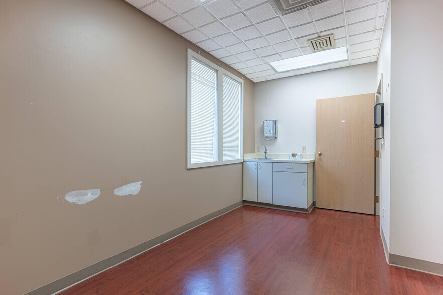 More Photos Of 1956-1964 E Whipp Rd, Dayton Medical For Lease
