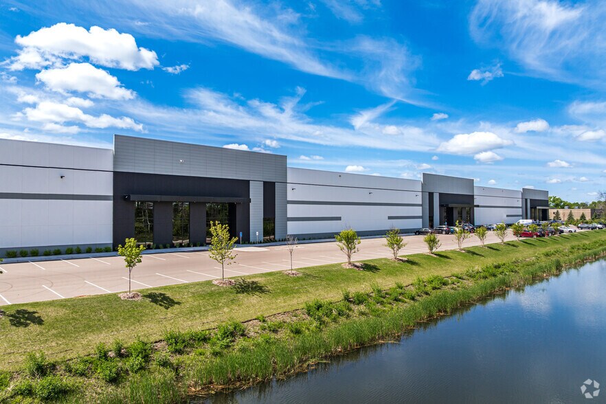 More Photos Of 10400 Naples St NE, Blaine Industrial For Lease