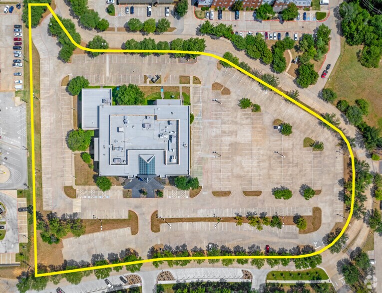 More Photos Of 2100 Plaza Pky, Bedford Health Club For Sale