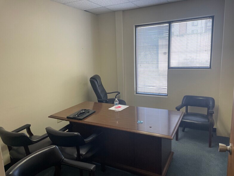 More Photos Of 1955 Dove St, Macon-Bibb Self Storage For Lease