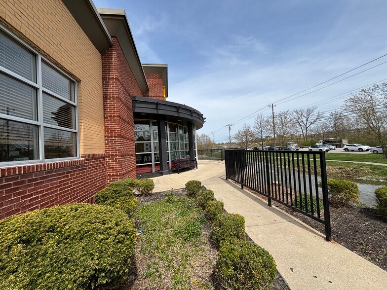 More Photos Of 5013 Bowen Dr, Mason Freestanding For Lease