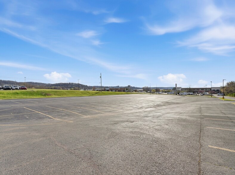 More Photos Of 3416 N College Ave, Fayetteville Land For Lease