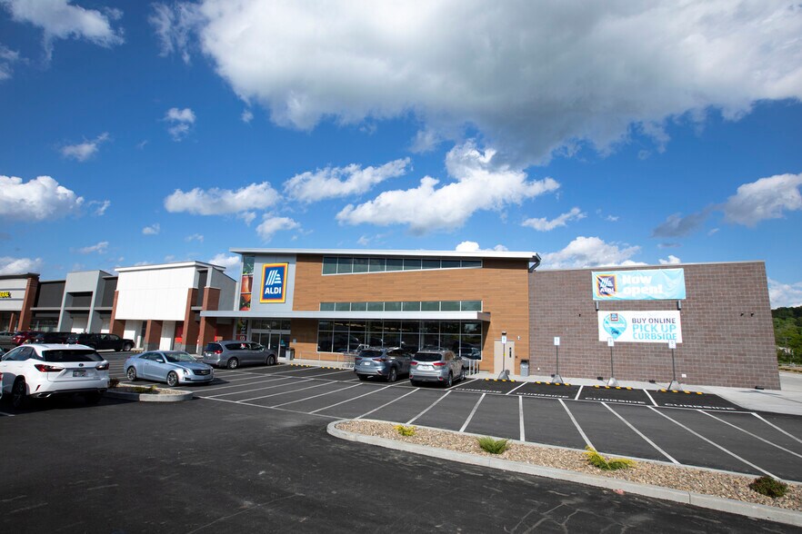 More Photos Of 2600 Middletown Commons, White Hall Coworking Space