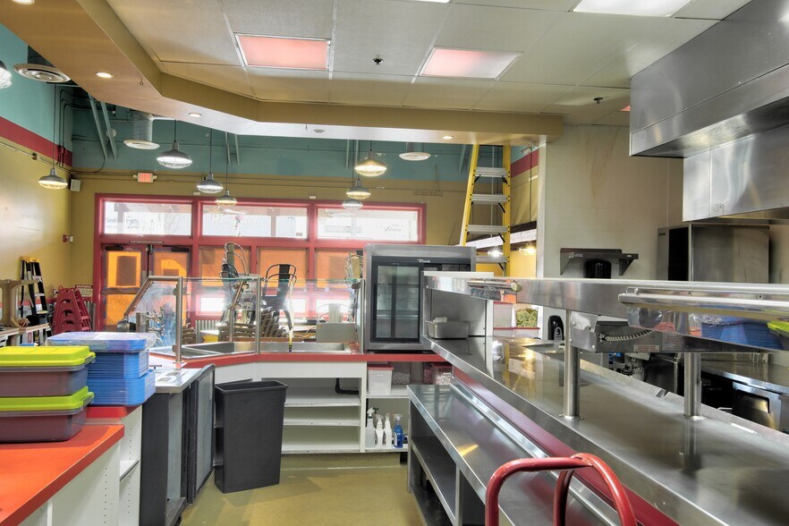 More Photos Of 523-593 E Main St, Ventura Movie Theatre For Lease