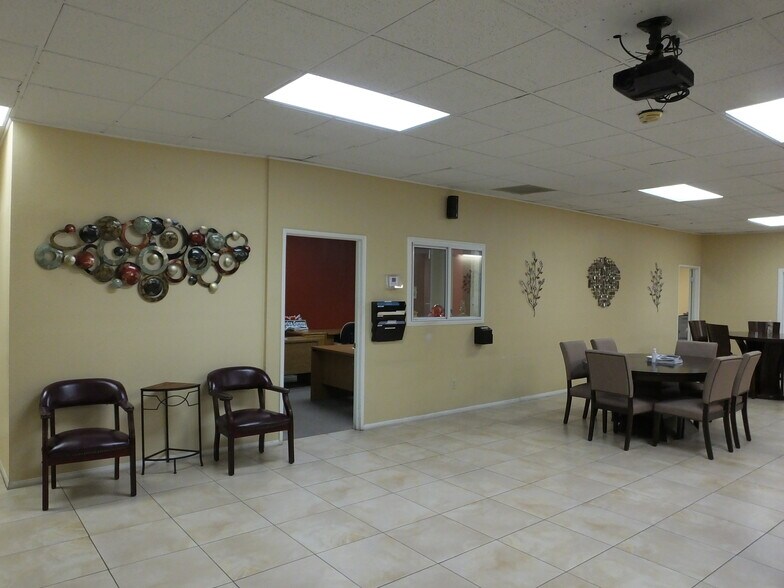 More Photos Of 44143-44147 20th St W, Lancaster Medical For Lease