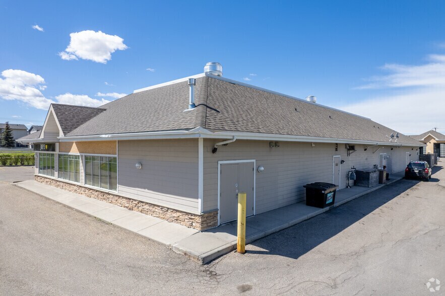 More Photos Of 800 Veterans Blvd, Airdrie Storefront For Sale
