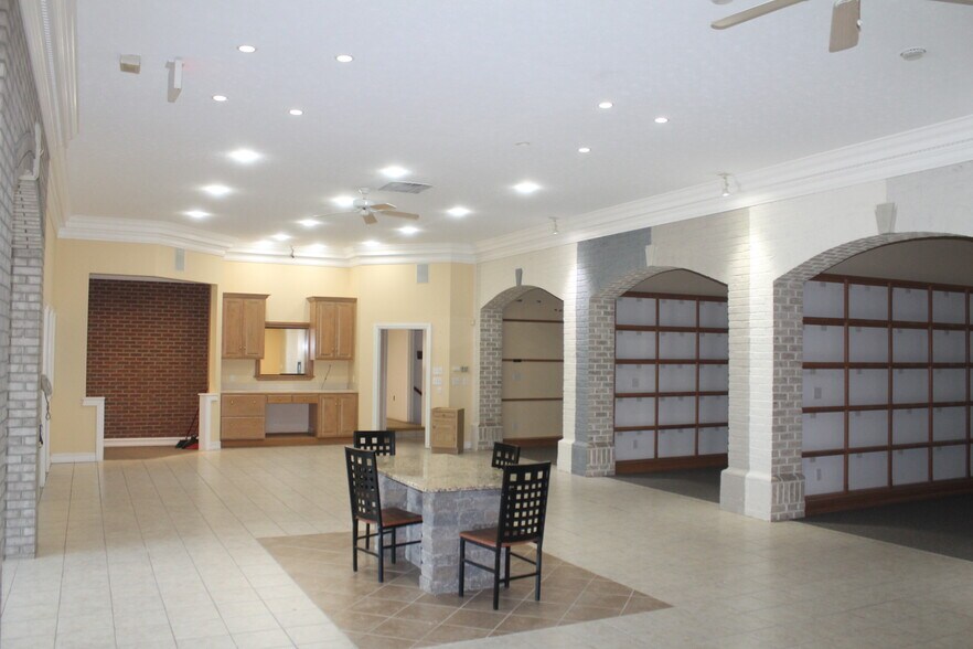 More Photos Of 105 W Carmel Dr, Carmel Industrial For Sale