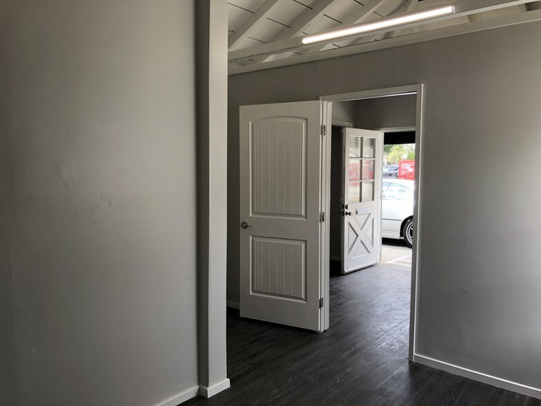 More Photos Of 11659 Riverside Dr, North Hollywood Storefront For Sale