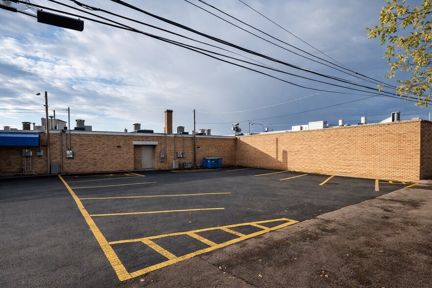 More Photos Of 3540 W 95th St, Evergreen Park Office For Sale