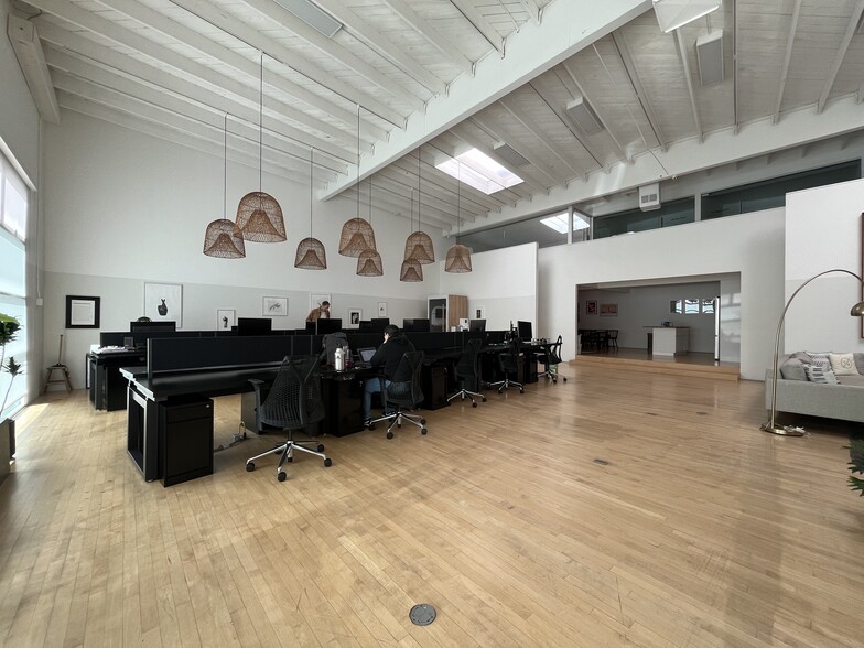 Primary Photo Of 553-555 Rose Ave, Venice Office For Lease