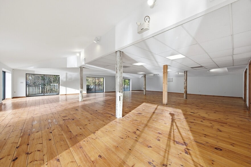 More Photos Of 33 Deep River Rd, Centerbrook Flex For Sale