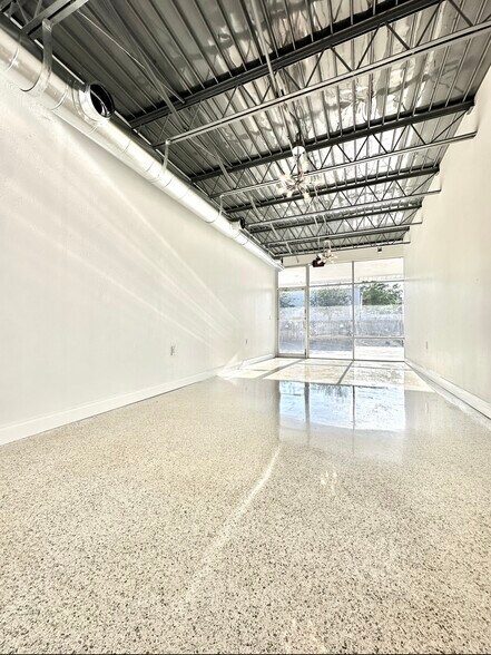 More Photos Of 1506 54th Ave N, Saint Petersburg Storefront Retail Office For Sale