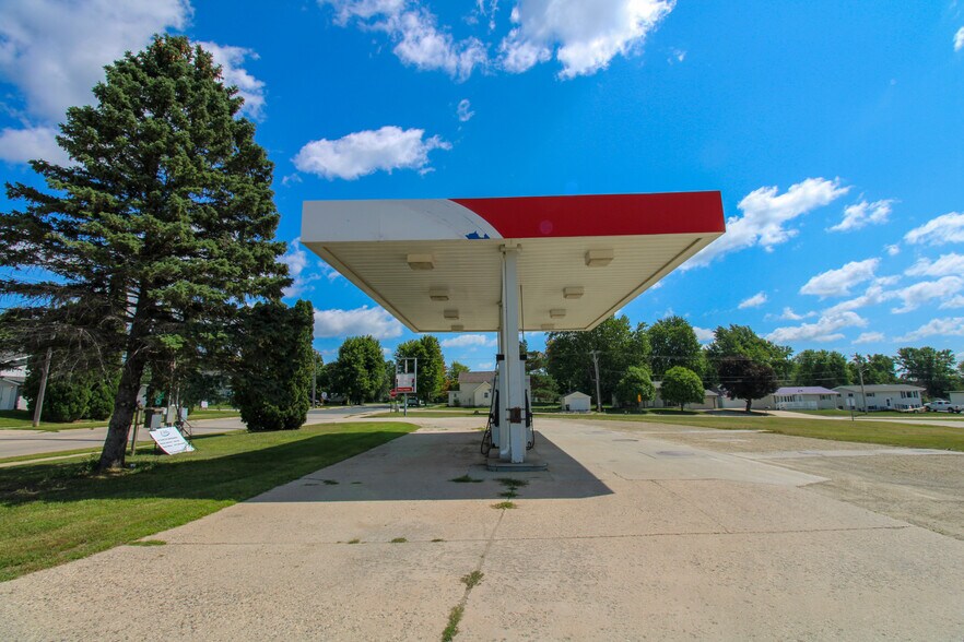 More Photos Of 107 8th Ave SW, Kasson Specialty For Sale