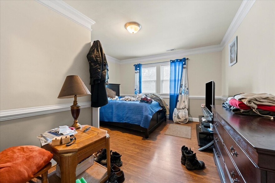 More Photos Of 1911 Dixon St, Fredericksburg Freestanding For Sale