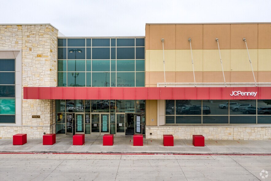 More Photos Of IH-35 @ Loop 306, New Braunfels Unknown For Lease