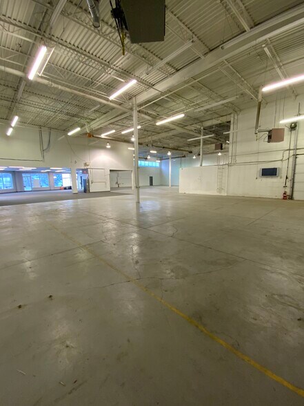 More Photos Of 2908 2nd Ave SE, Calgary Warehouse For Lease