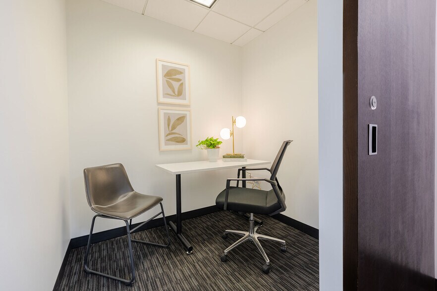 More Photos Of 605 N Michigan Ave, Chicago Coworking Space